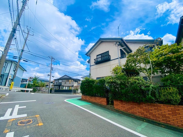 海老名市国分南3丁目の中古一戸建て(前面道路含む現地写真)