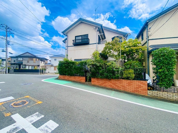 海老名市国分南3丁目の中古一戸建て(前面道路含む現地写真)