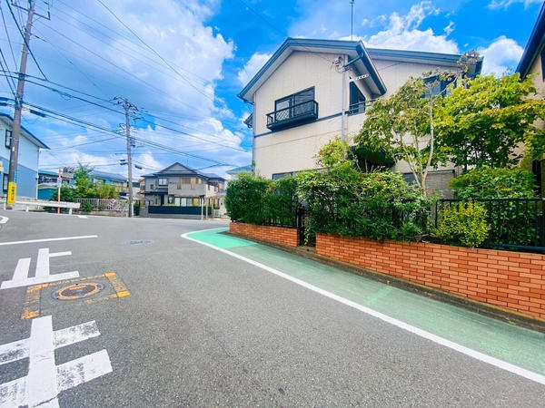 海老名市国分南3丁目の中古一戸建て(前面道路含む現地写真)