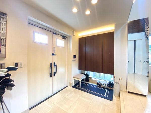 厚木市林4丁目の中古一戸建て(玄関)