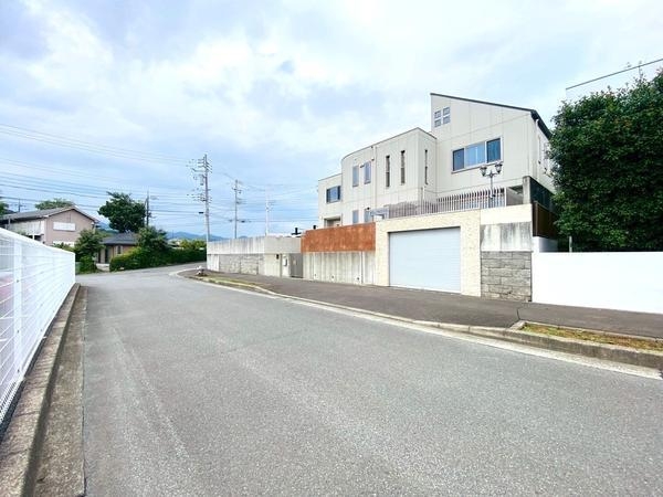 厚木市林4丁目の中古一戸建て(前面道路含む現地写真)