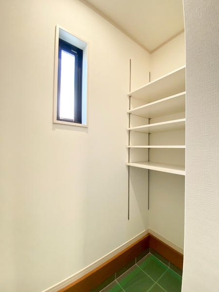 綾瀬市寺尾南2丁目 新築戸建(収納)