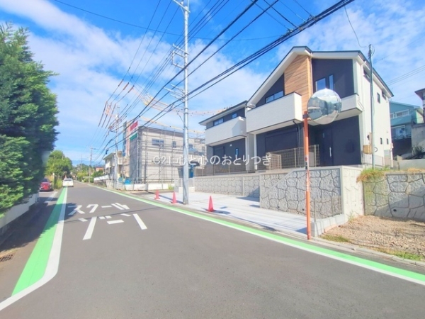 横浜市青葉区荏子田1丁目3期 新築分譲住宅 3号棟(前面道路含む現地写真)