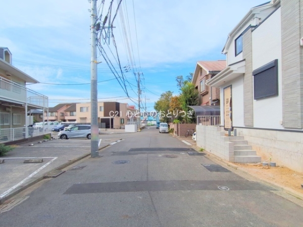 横浜市青葉区市ケ尾町 新築分譲住宅(前面道路含む現地写真)
