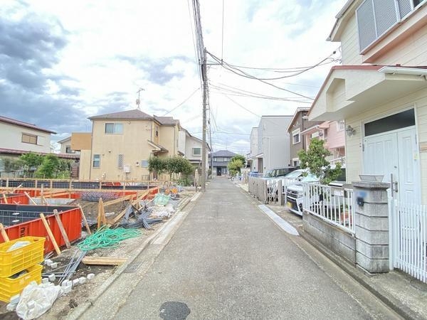 横浜市瀬谷区宮沢2丁目 新築戸建 全3棟 2号棟(前面道路含む現地写真)