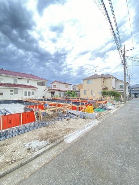 横浜市瀬谷区宮沢2丁目 新築戸建 全3棟 2号棟(前面道路含む現地写真)