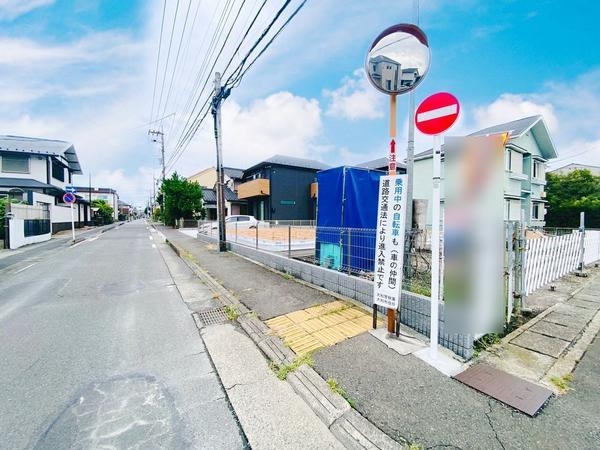 大和市南林間8丁目 新築戸建 全2棟 A号棟(前面道路含む現地写真)