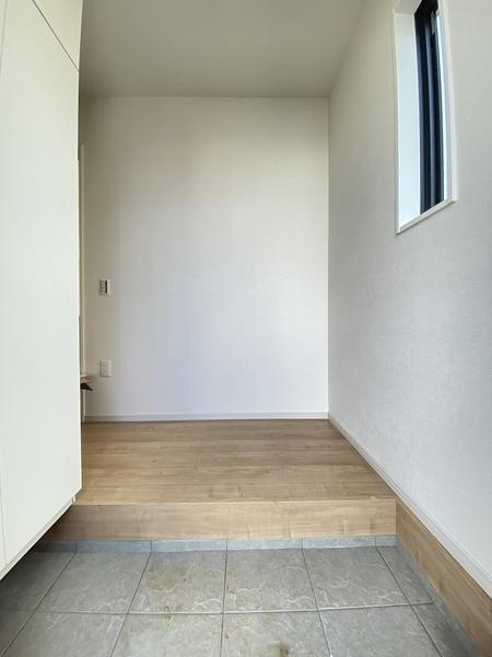 横浜市瀬谷区阿久和西2丁目 新築戸建 全3棟 1号棟(玄関)