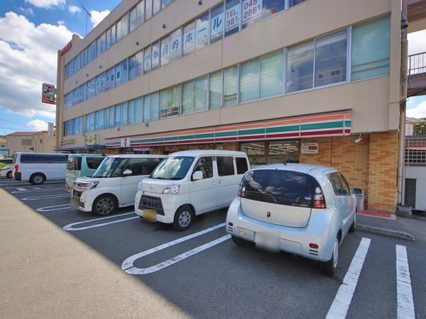 レーベン横濱鶴ヶ峰テラス(セブンイレブン横浜新井町店)