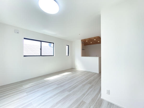 綾瀬市小園　新築戸建