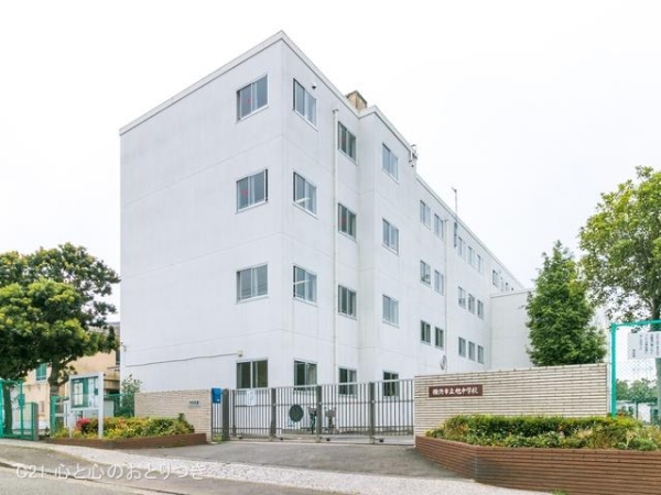 横浜市旭区中沢１丁目の新築一戸建(横浜市立旭中学校)