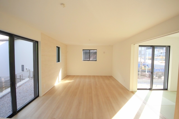 綾瀬市寺尾本町1丁目2期　新築分譲住宅　2号棟