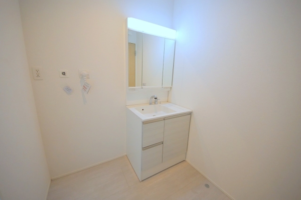 綾瀬市寺尾本町1丁目2期　新築分譲住宅　2号棟