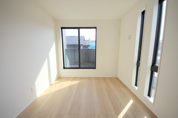 綾瀬市寺尾本町1丁目2期　新築分譲住宅　2号棟