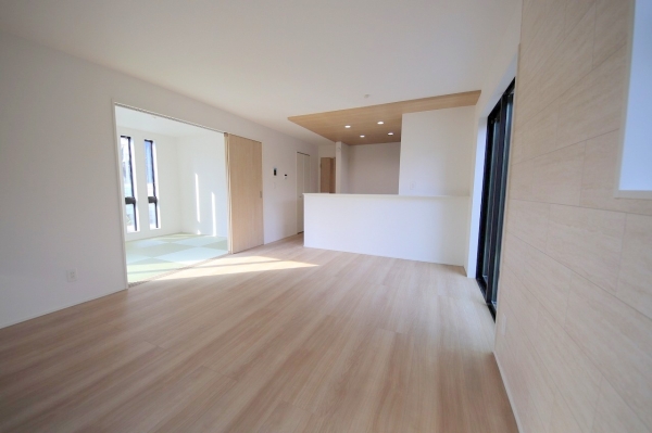 綾瀬市寺尾本町1丁目2期　新築分譲住宅　2号棟