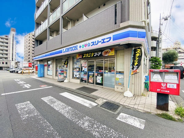 ニューファミール桜森(ローソン・スリーエフ相模大塚駅前店)