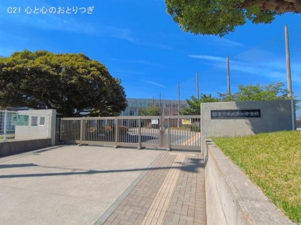 藤沢市本藤沢７丁目の新築一戸建(藤沢市立第一中学校)