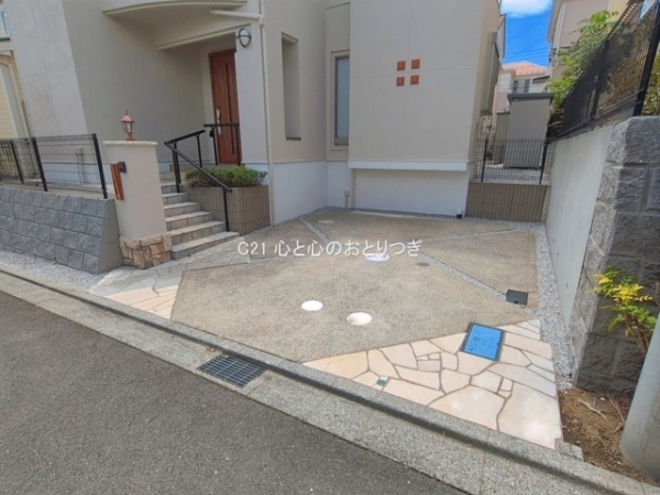町田市野津田町の中古一戸建て