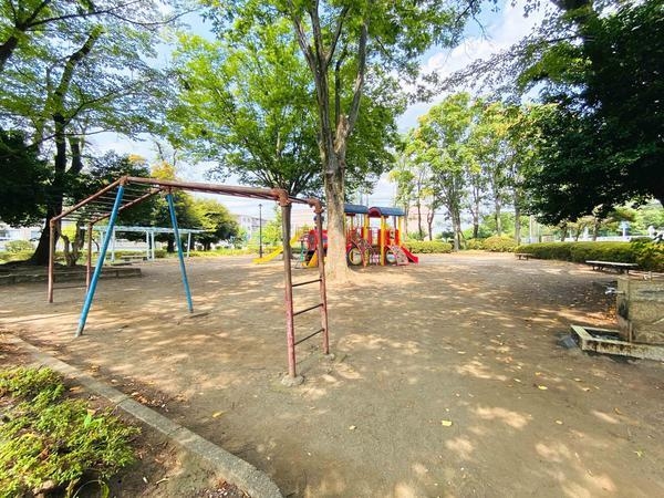 相武台団地１５１７号棟(相武台団地中央公園)
