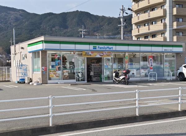 油山住宅9号棟(ファミリーマート南片江三丁目店)