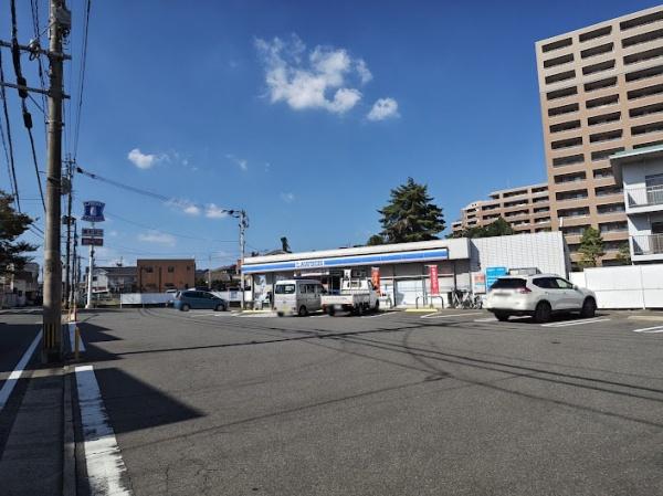 レークヒルズ野多目1番館B(ローソン福岡野多目三丁目店)
