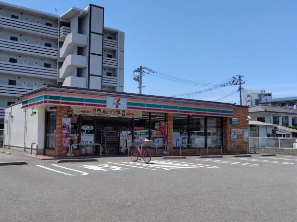 グランピア博多東Ⅱ(セブンイレブン博多板付７丁目店)