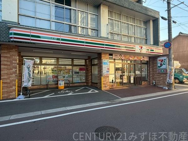 エステート・モア博多グランA棟(セブンイレブン博多美野島通り店)