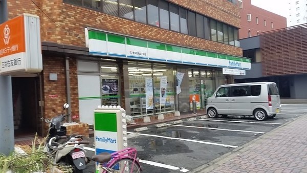 アンピール博多駅(ファミリーマート博多堅粕3丁目店)