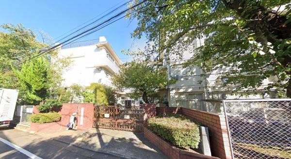 世田谷区奥沢４丁目の中古一戸建て(世田谷区立八幡小学校)