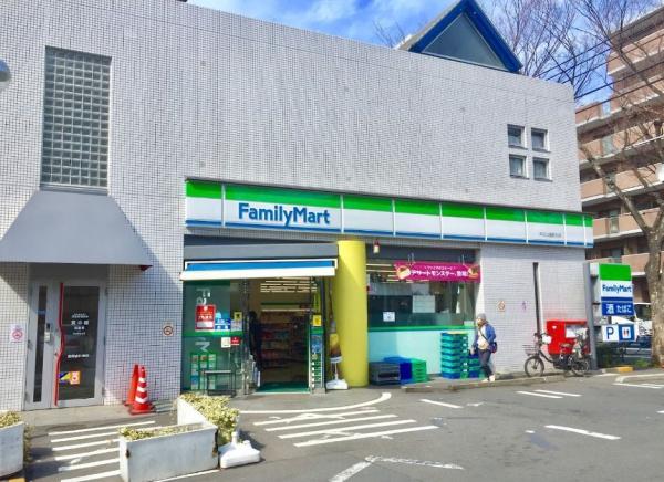 クレッセント芦花公園(ファミリーマート芦花公園駅北店)