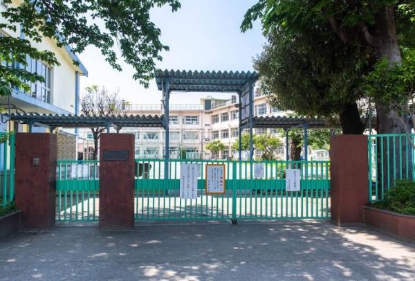 世田谷区喜多見６丁目の中古一戸建て(世田谷区立砧小学校)