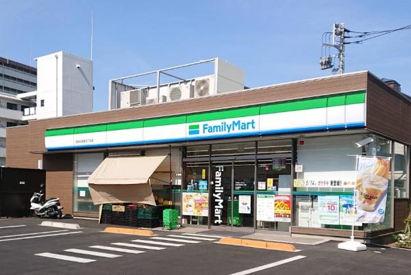 ライオンズマンション馬事公苑第２(ファミリーマート世田谷弦巻五丁目店)
