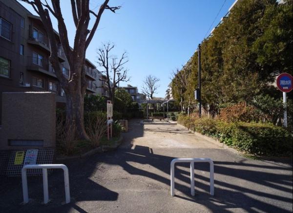 ライオンズマンション馬事公苑第２(上用賀四丁目公園)