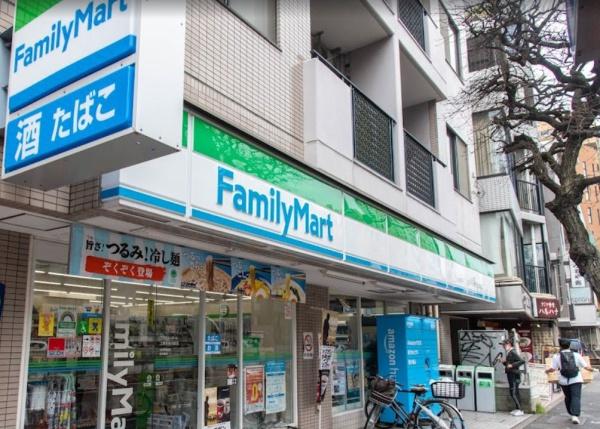 駒沢センターハイツ(ファミリーマート上馬交差点前店)