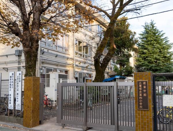 三鷹市下連雀1丁目の土地(三鷹市立第四小学校)