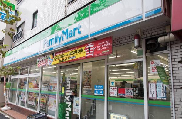中落合マンション(ファミリーマート新宿中落合三丁目店)