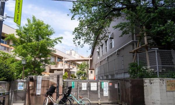 リナージュつつじヶ丘(調布市立滝坂小学校)