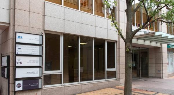 グローバー六本木(港区立赤坂図書館)