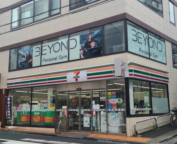 アトラス江戸川アパートメント(セブンイレブン新宿筑土八幡町店)