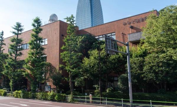 虎ノ門ガーデン(港区立みなと図書館)