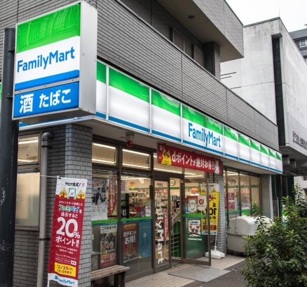 イーリスコート桜上水(ファミリーマート杉並下高井戸四丁目店)