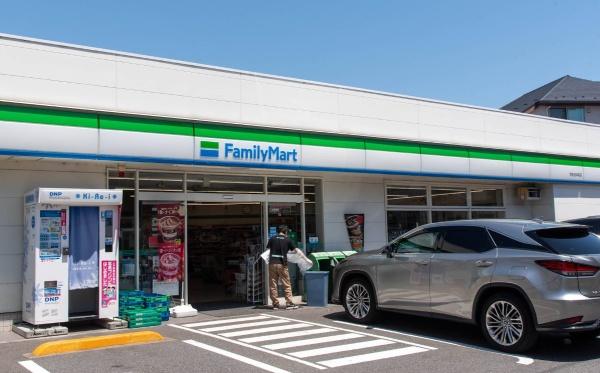 ジオ上野毛(ファミリーマート世田谷中町店)