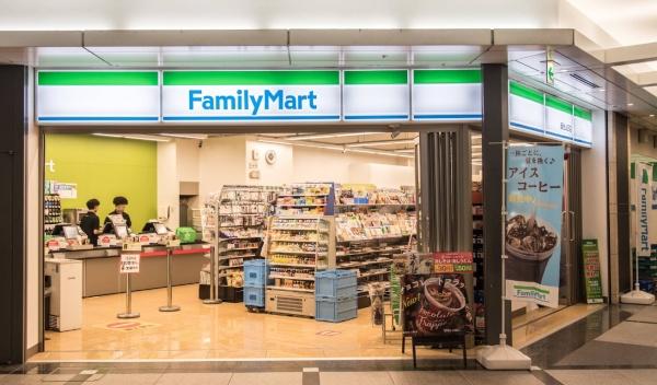 オリエントニュー赤坂(ファミリーマート溜池山王店)