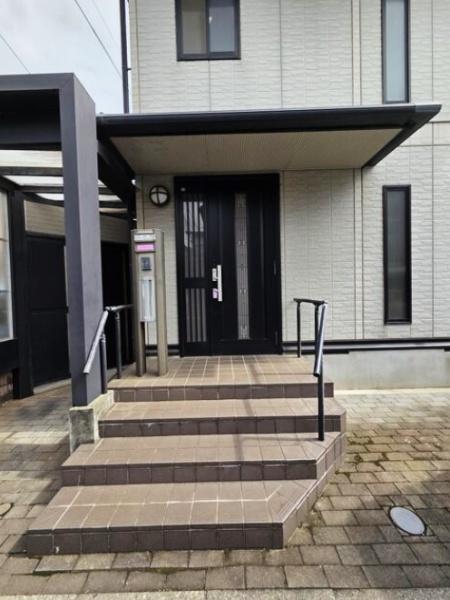 三鷹市中原3丁目の中古一戸建て(玄関)