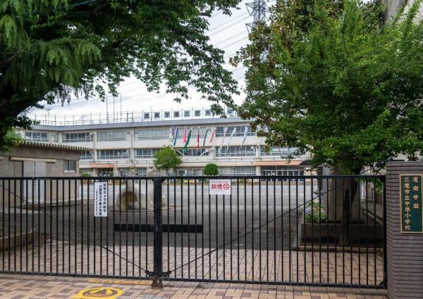 三鷹市中原3丁目の中古一戸建て(三鷹市立中原小学校)