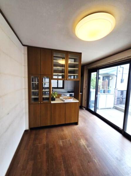 三鷹市中原3丁目の中古一戸建て(リビング)