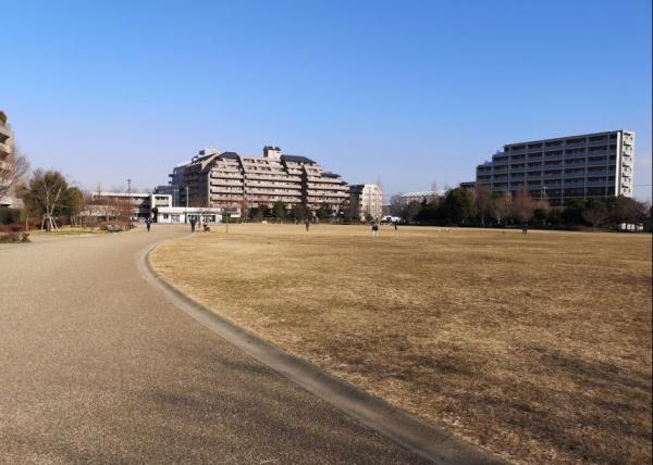 アールヴェール荻窪北(杉並区立桃井原っぱ公園)