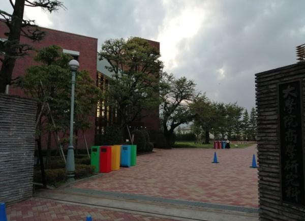 成城テラス(日本大学商学部図書館)