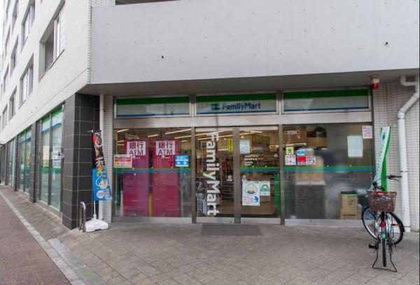 プレイスヴィラ喜多見(ファミリーマート喜多見駅北店)