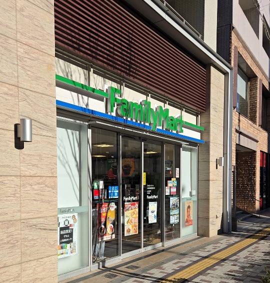 クレッセント目黒青葉台(ファミリーマート小浦目黒青葉台店)